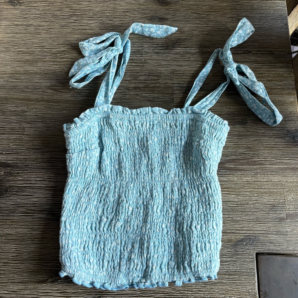 Abercrombie crop tank with bows on the shoulder